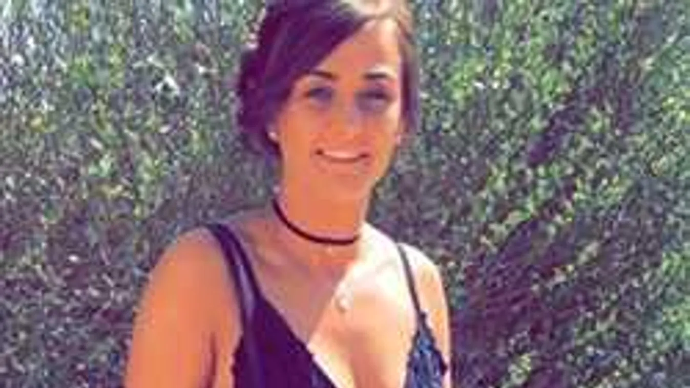 Kikukucskált a mellbimbó: Erre nem számított a fiatal lány