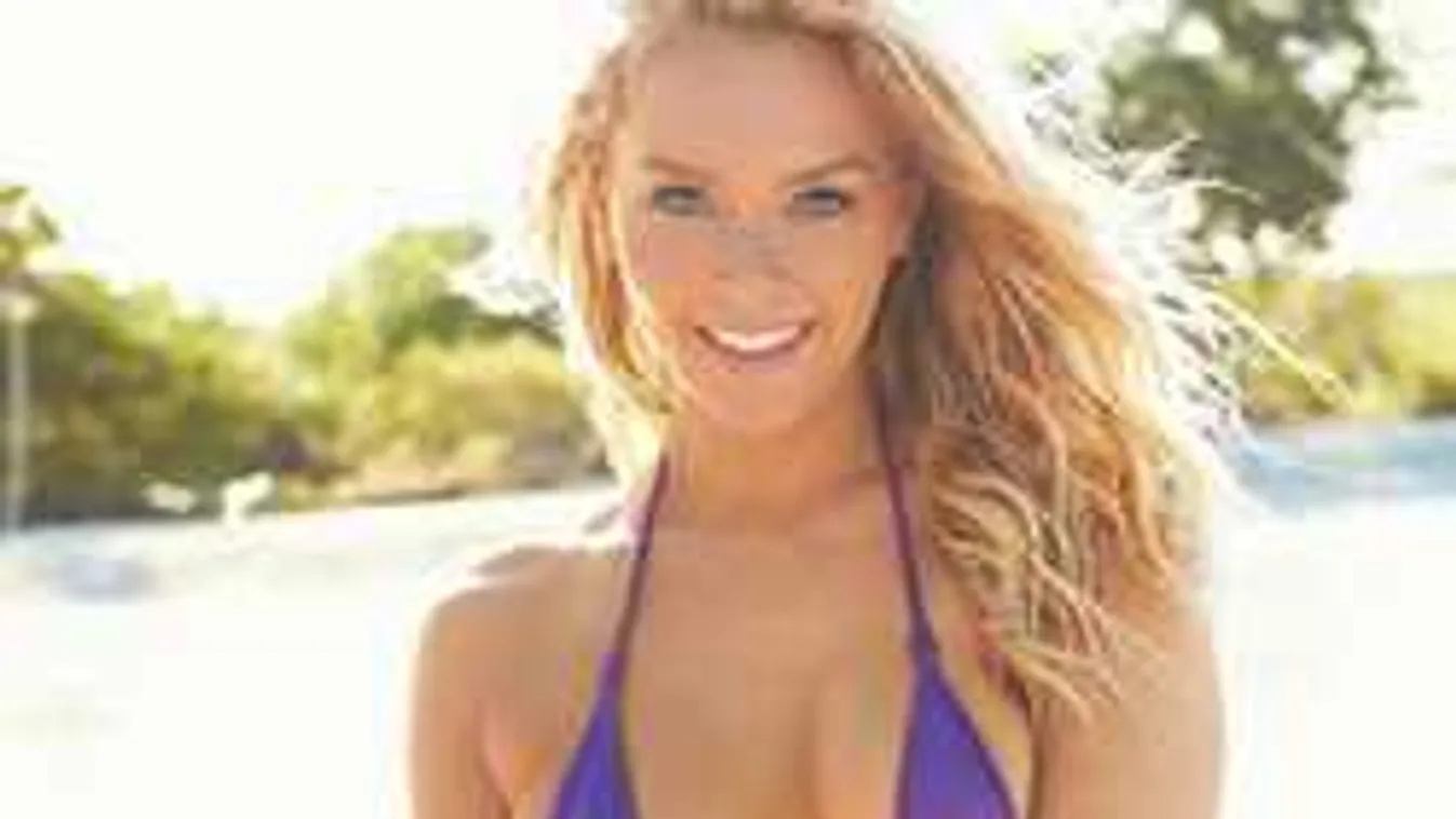 Bevállalós fotó, a szabadban dobta le a melltartót a dögös topmodell