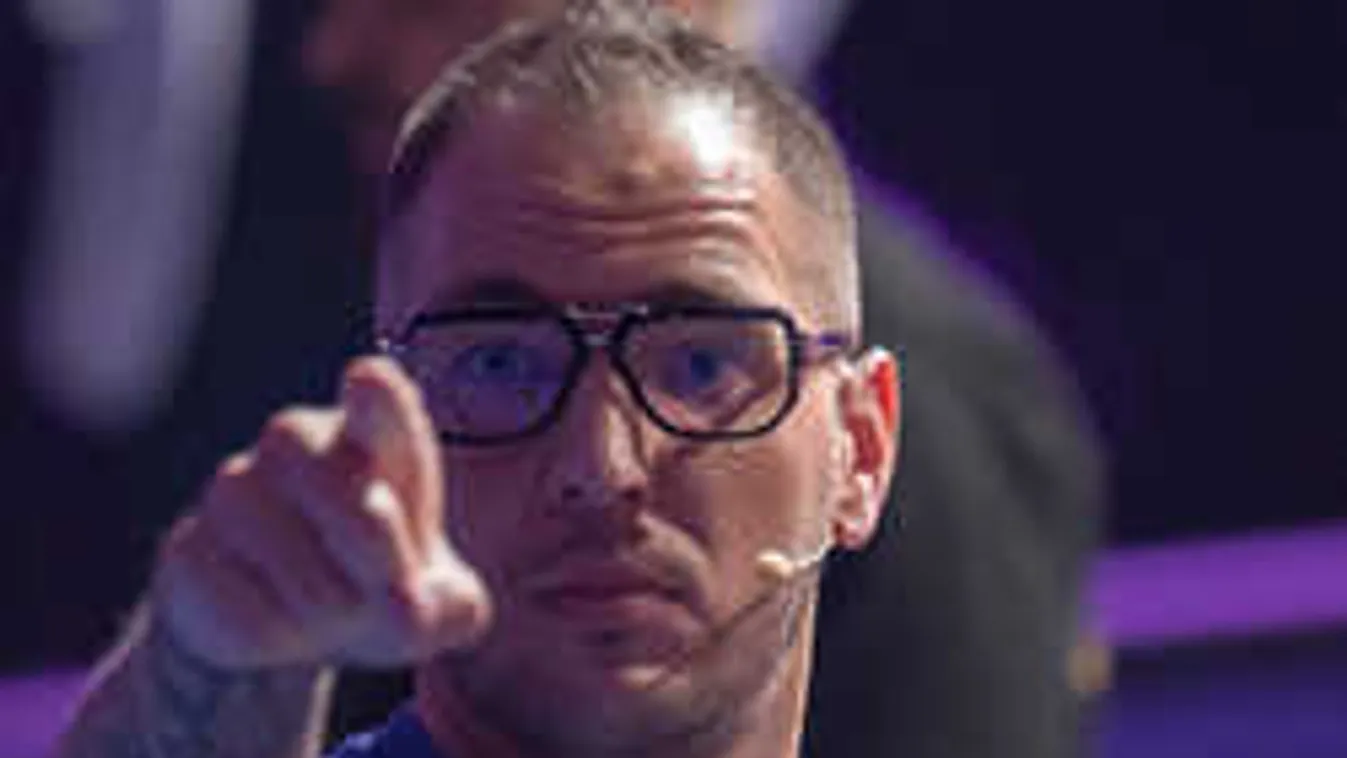 Megrázó üzenetet tett közzé Curtis