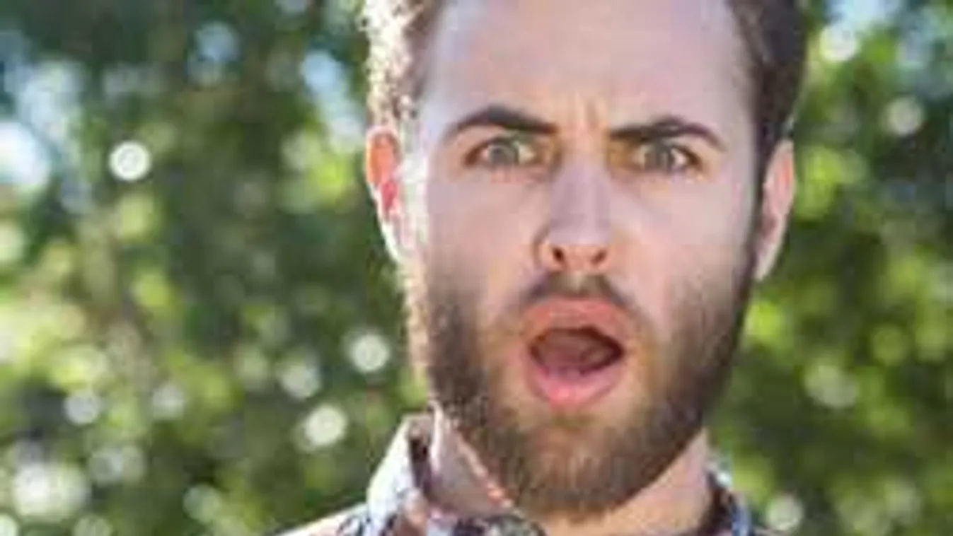 Döbbenetes fotókat készített melleiről ez a bérszámfejtő férfi