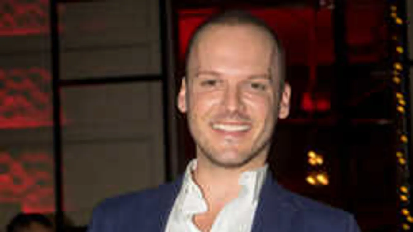 Exkluzív fotó: nézd meg, kit csókol Vásáry André