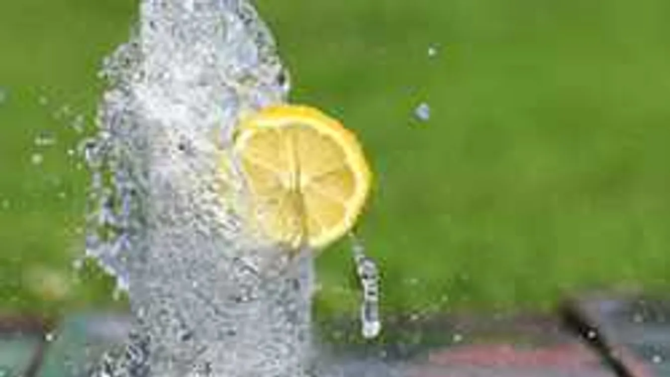 Ez történik a testeddel, ha túl sok vizet iszol: gyilkosod lehet a fanatikus fogyókúra