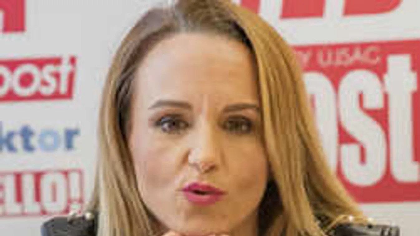 Ijesztő vallomás, műteni kellett a magyar énekesnő újszülött kisfiát