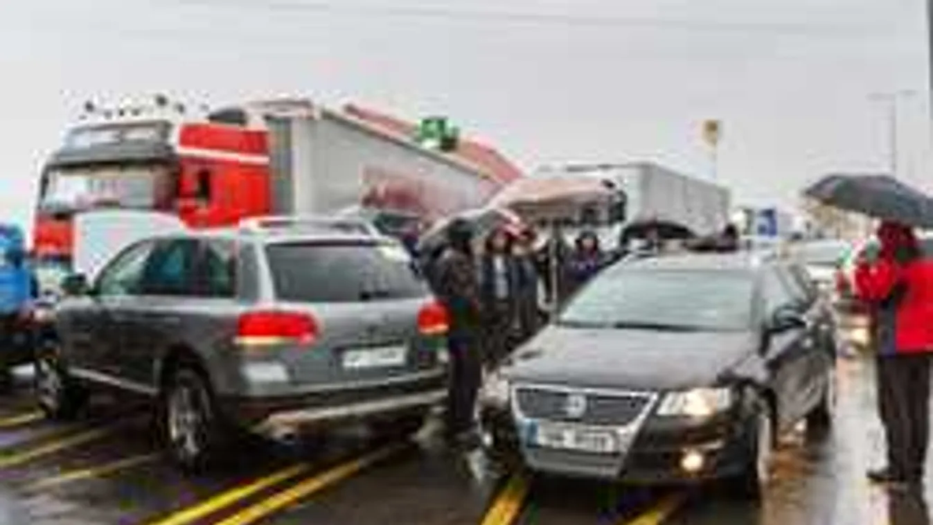 Robbanásig feszült a helyzet a magyar határon: blokád, gyújtogatás, provokáció