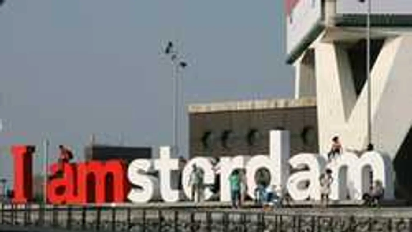 Oda a turisták kedvenc felirata, mellyel tömegek fotózkodtak