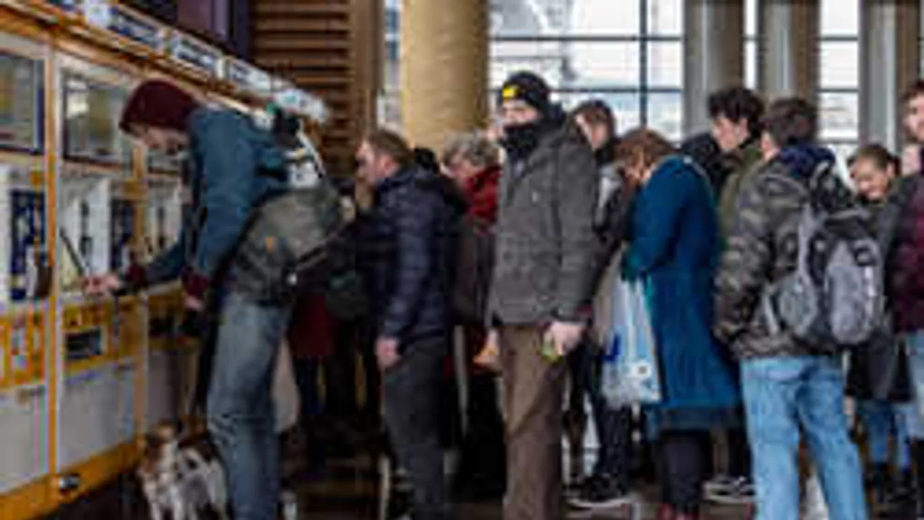 Káosz a magyar pályaudvarokon, teljes a zavar az újítás miatt