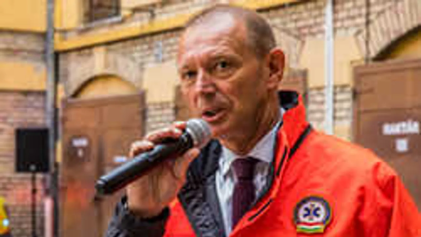 Elképesztő videóval kívánnak boldog új évet a mentősök!