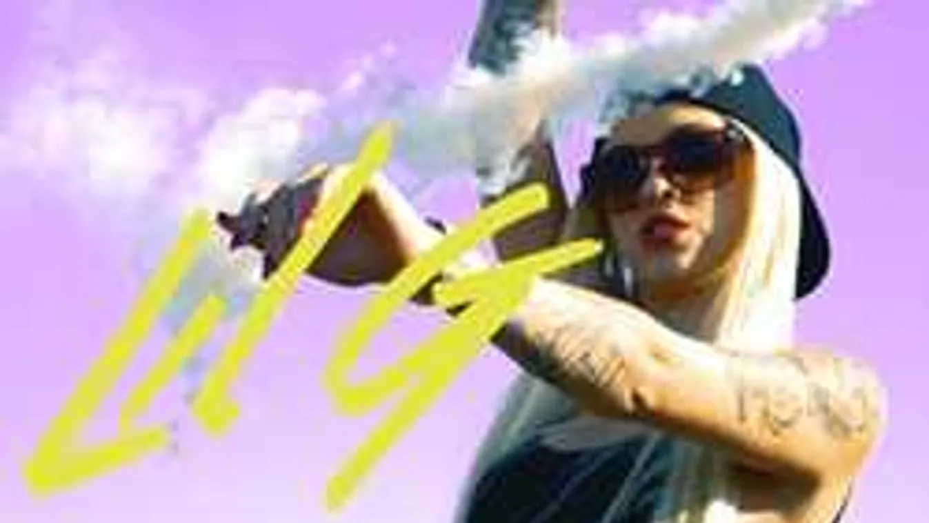 Pucéran kapták le a fürdőben a dögös magyar Youtube-sztárt - Fotó