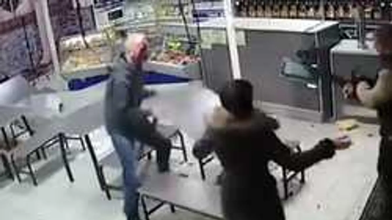 Az őrjöngő párocskát még a láncfűrészes biztonsági őr sem tudta megfékezni