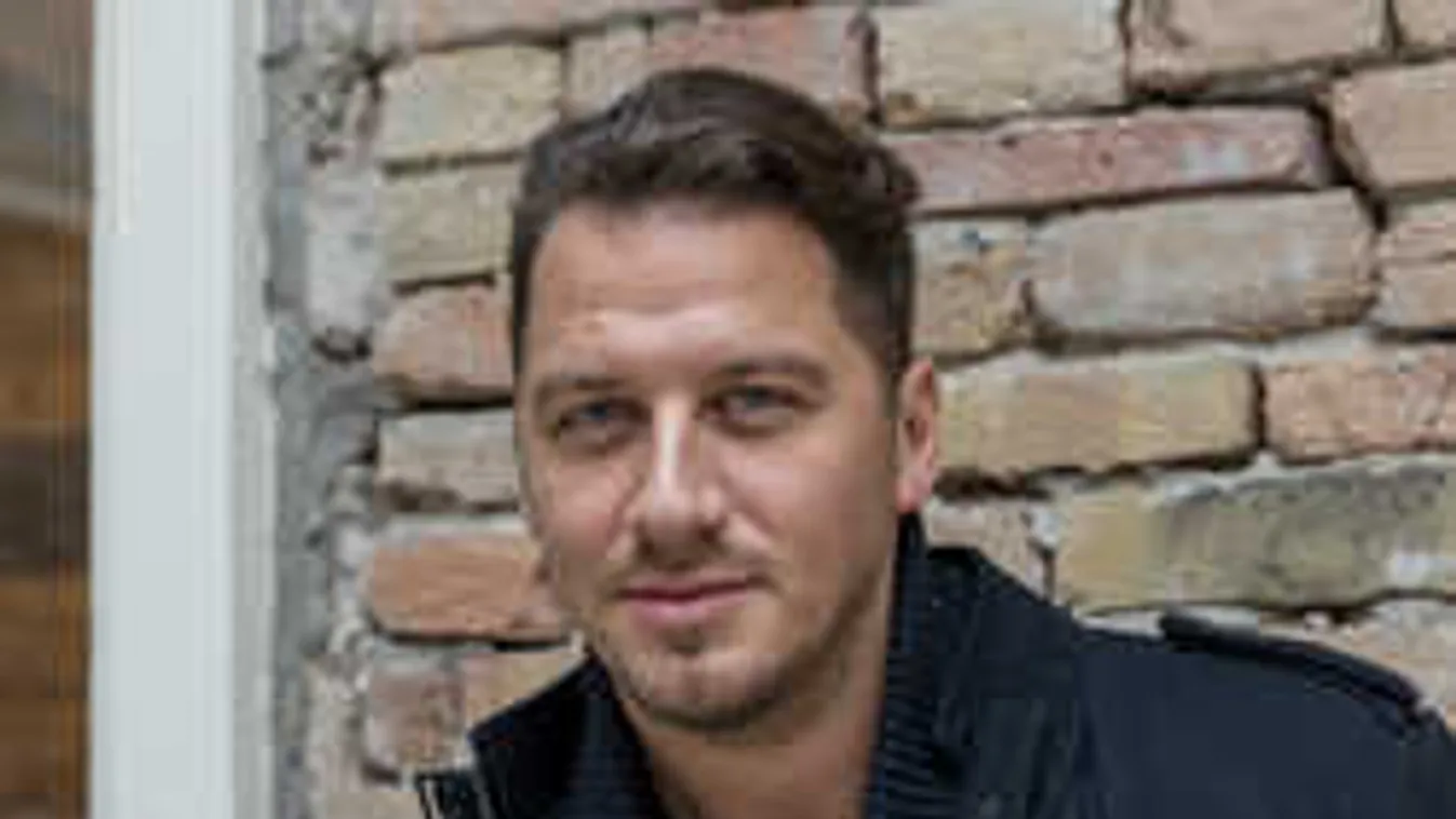 Félmeztelenül készül a Csak show és más semmi adására Vastag Csaba