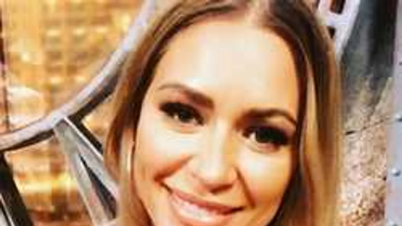 Intim fotó az esküvőről, félmeztelenül pózolt a magyar sztáranyuka