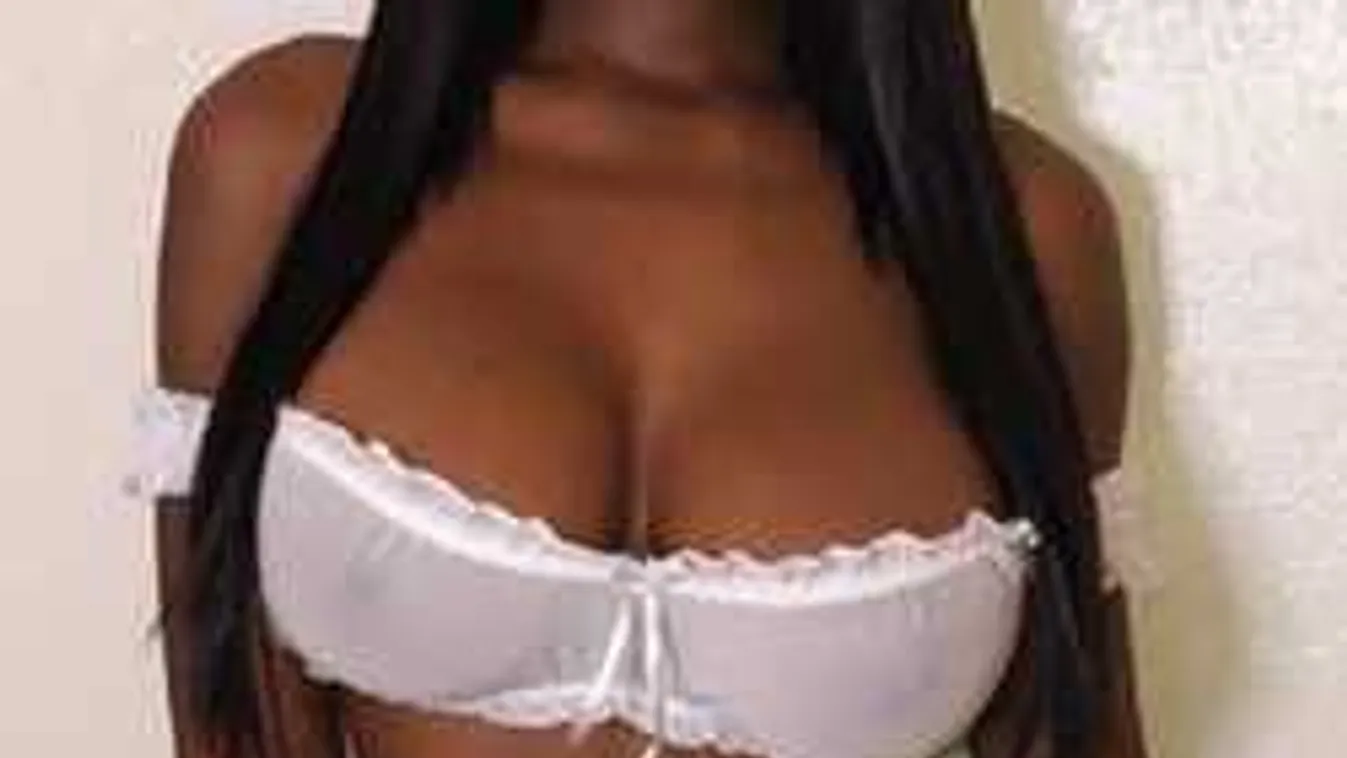 Nehéz elmenni szó nélkül a hatalmas mellű lány Insta-képei mellett!