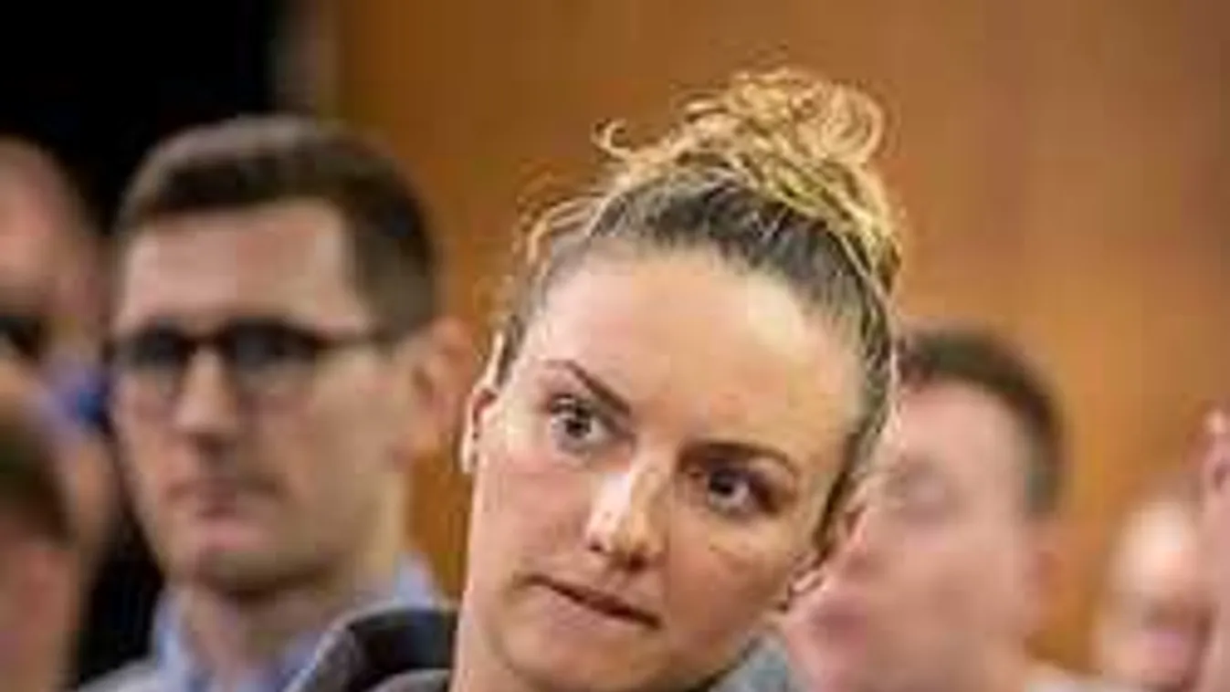 Durvul az úszóháború, Hosszú Katinkát zsarolták?