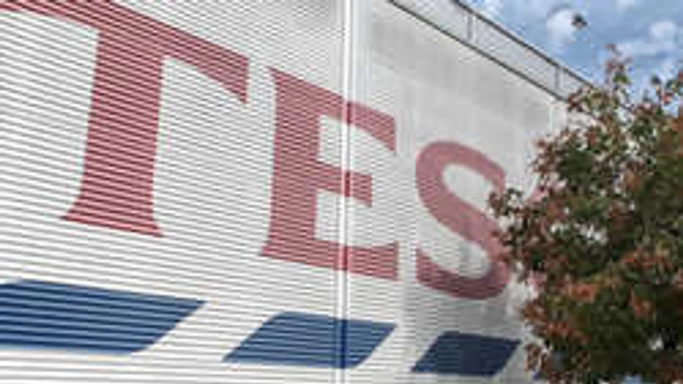 Durva jelenet a Tesco parkolójában: a vásárlók próbálták megállítani a tolvajokat