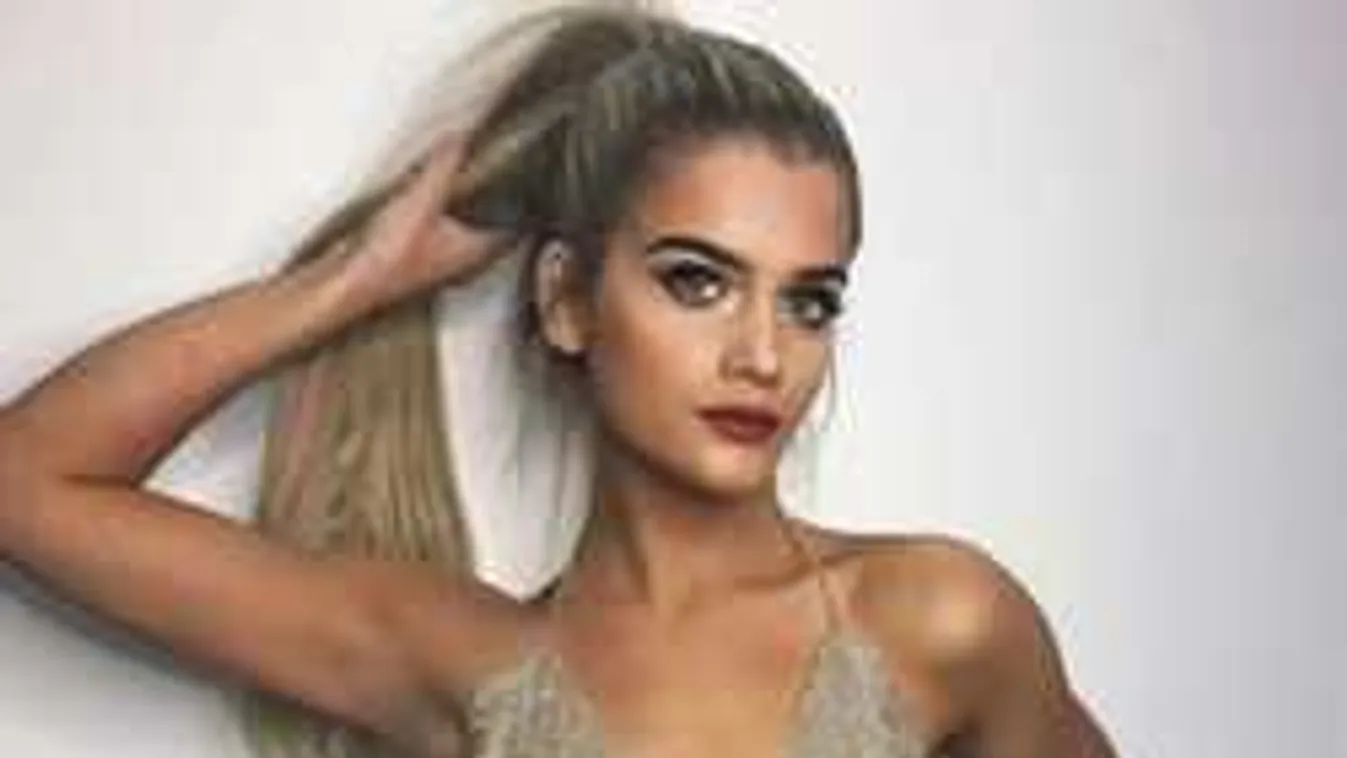 Így villantanak hasat szilveszterkor a nők! Iszonyú szexi az új divat