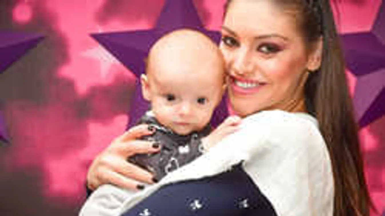 Intim fotó: kisfiát szoptatja Kulcsár Edina