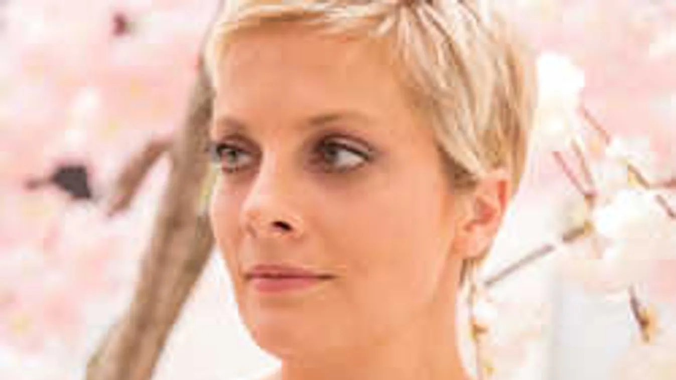 Ezt látnod kell: mi történt Tatár Csilla arcával?