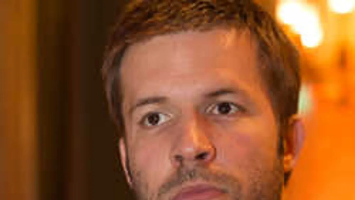 Kisfiával készül újabb botránykeltő lépésre Sebestyén Balázs