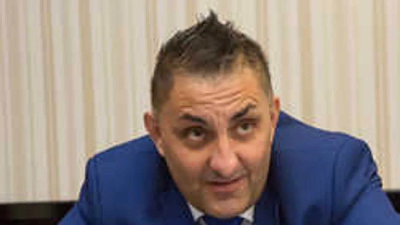 Egy éve hiába várja haza aranyait Győzike