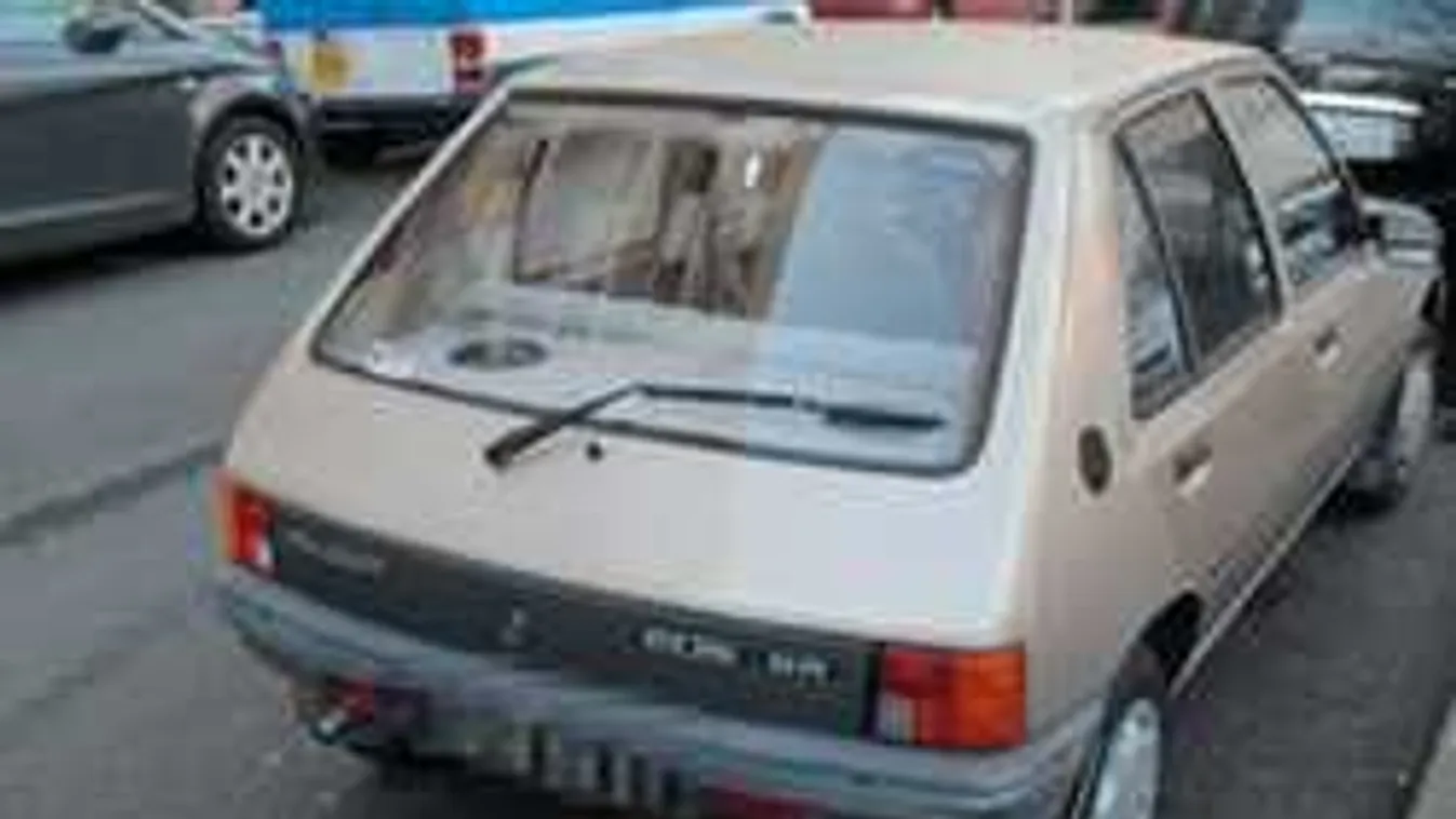 Lopott kocsit vegyenek! Avagy hogy került 115 autó Afrikába?