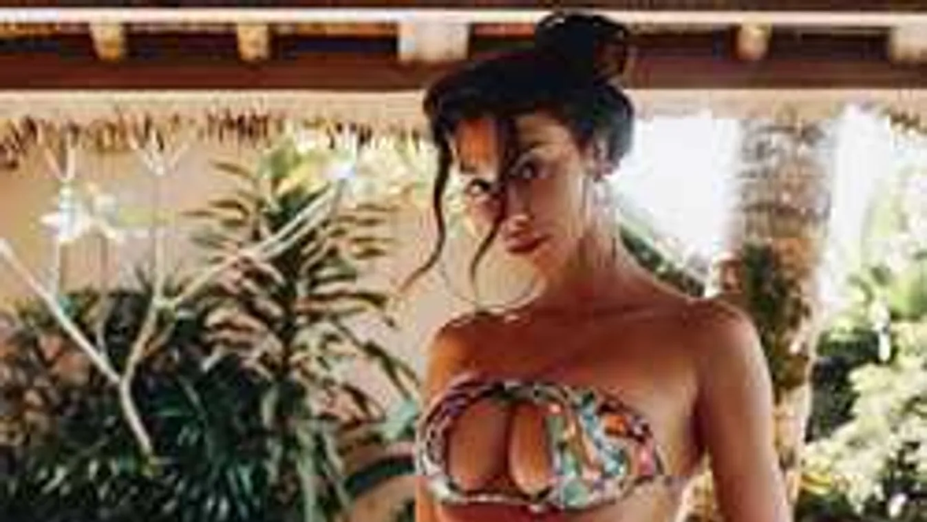 Imádják a pasik: Extra dús kebleket varázsol a fordított bikinidivat!