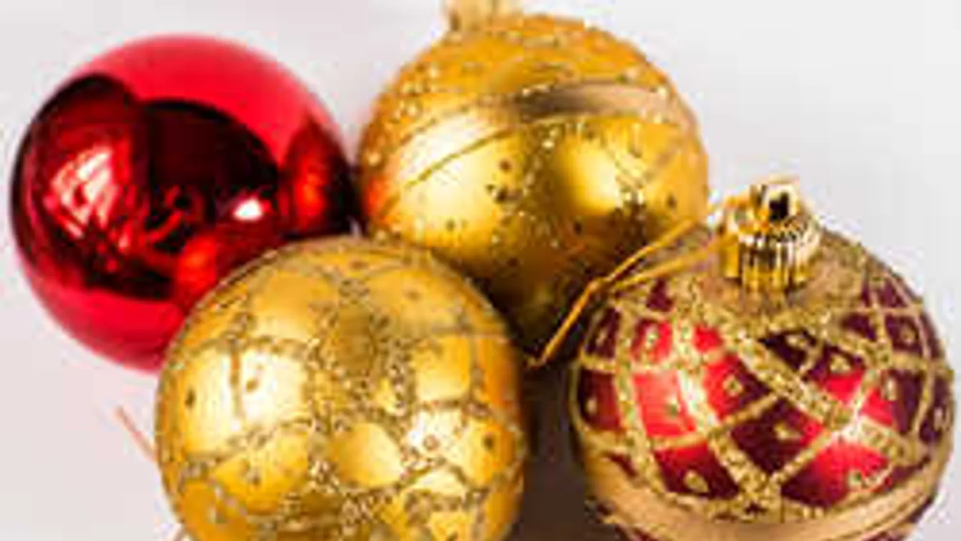 Megdöbbentő felvétel: máris lelopták a díszeket a tatai karácsonyfáról