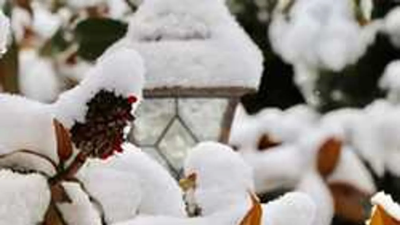 Készültségi fokozatot vezettek be Budapesten, országszerte balesetekhez vezet a havazás