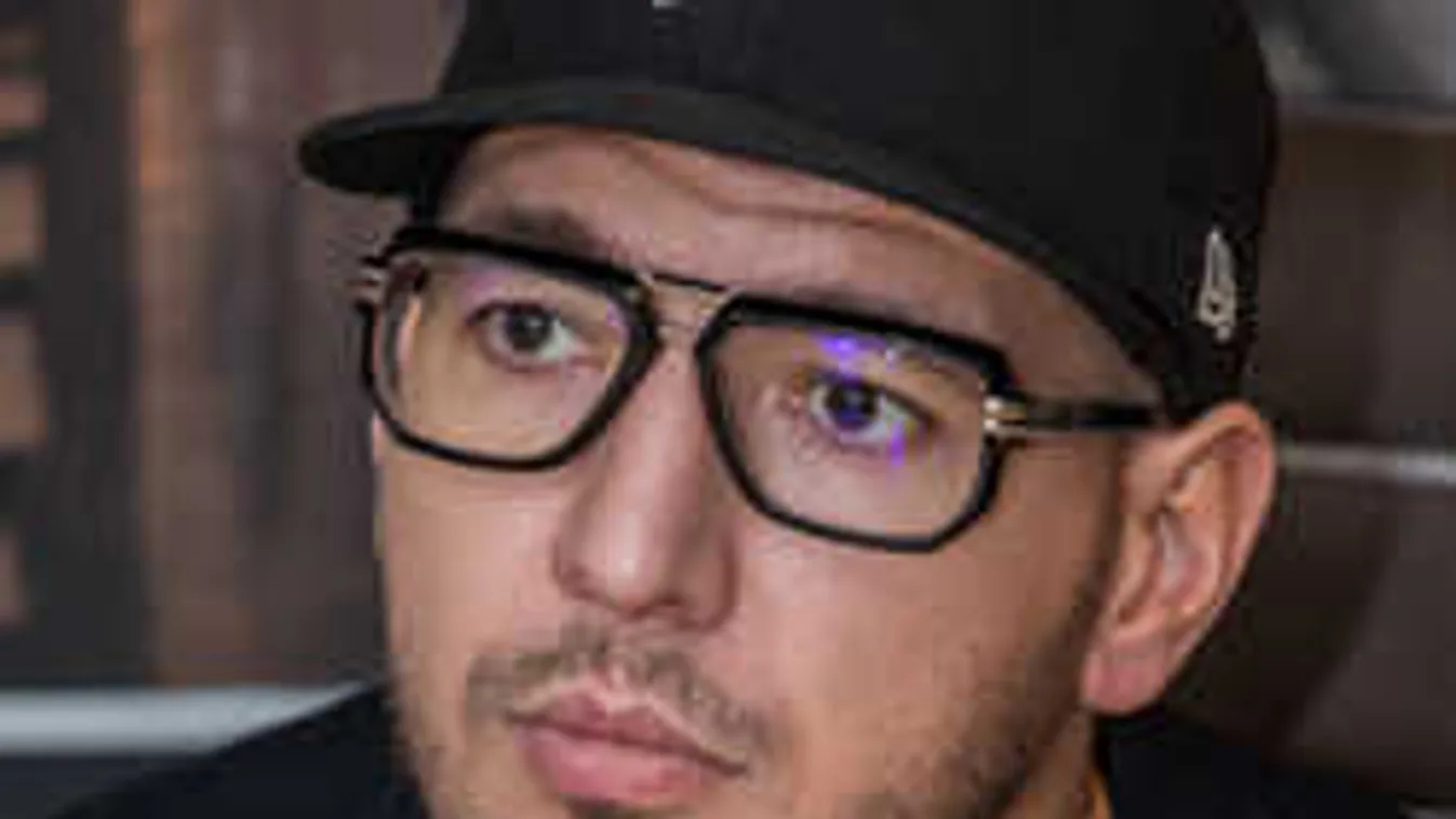 Saját rajongói szedik darabokra a szilveszterre készülő Curtist