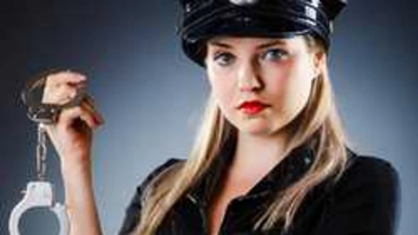 Ha szerda, akkor kék: Tarol a neten a három szexi rendőrnő