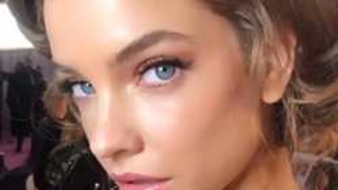 Eddig tartott a munka, Palvin Barbi a popóját az arcunkba nyomta