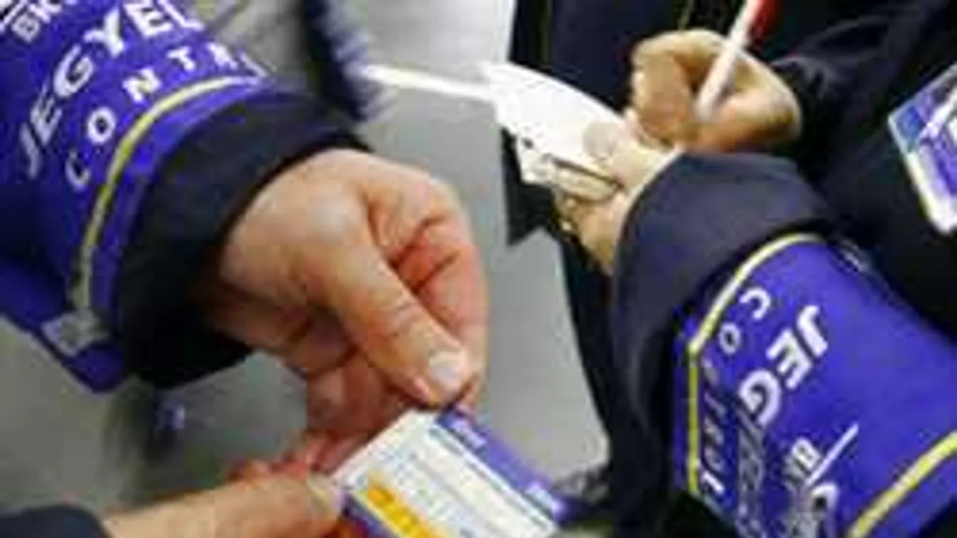 Erre figyelj, ha Karácsonykor tömegközlekedéssel utaznál...