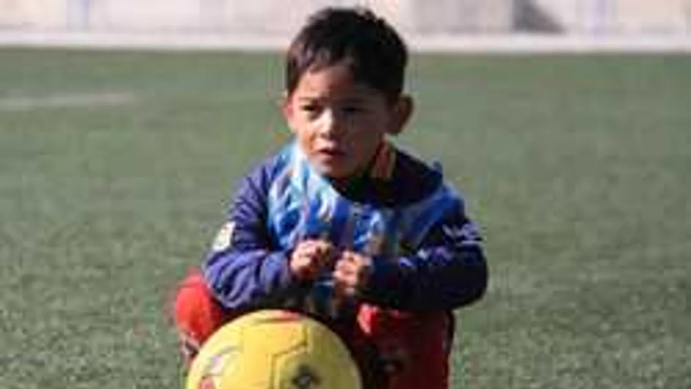 Szívszorító hír jött: fegyveresek üldözték el a nejlonszatyros Messit