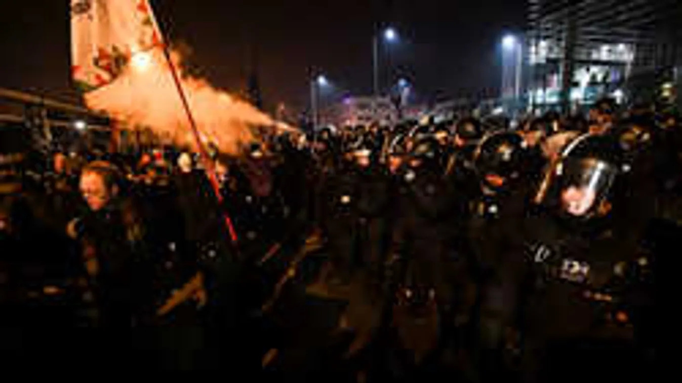 A Soros-hálózat emberei hergeltek a tévészékháznál