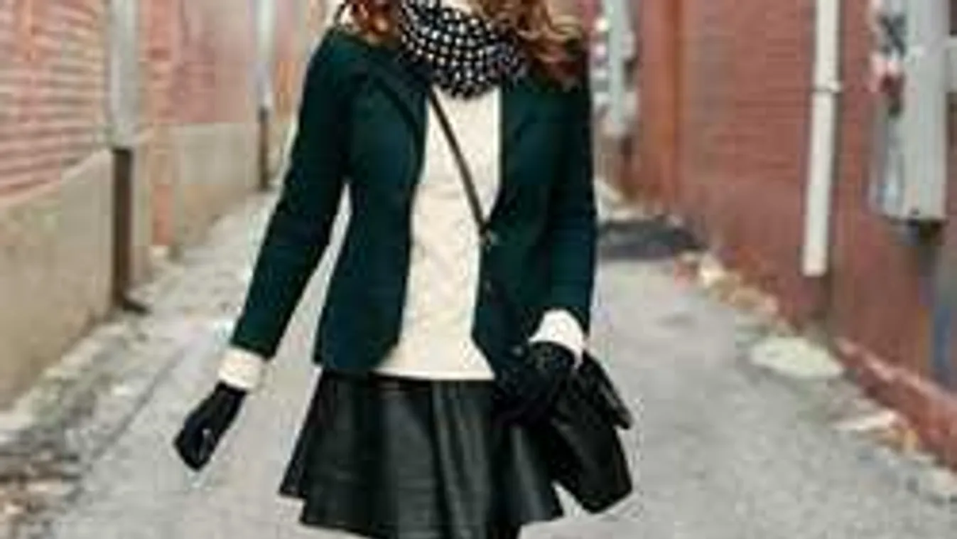 Hosszú combok villanása: Tarol a legizgalmasabb téli szoknyadivat