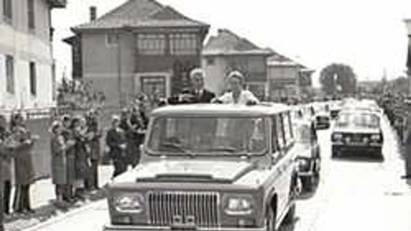 Elárverezik a véreskezű diktátor terepjáróját, így néz ki most a kocsi