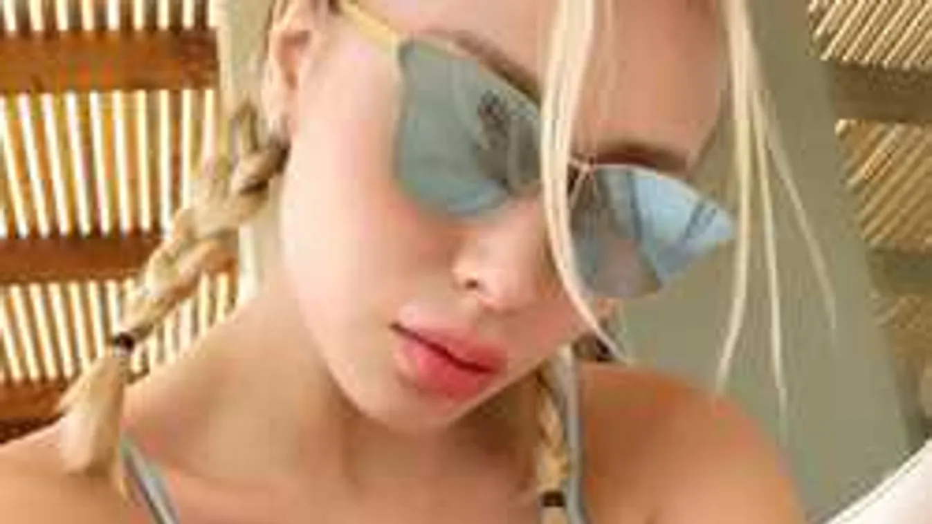 Félmeztelenül ült a képernyő elé a gömbölyű keblű műsorvezetőnő