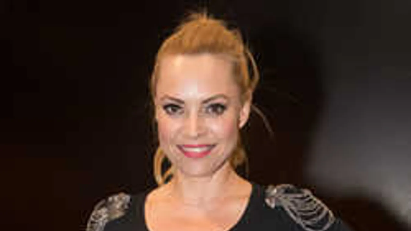 Megdöbbentő fotó, kopasz lett a TV2 dögös sztárja