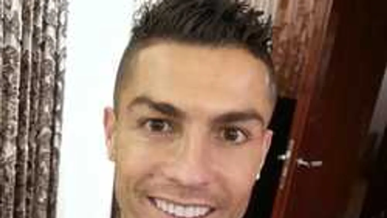 Cristiano Ronaldo karácsonyi fotójánál cukibbat még nem láttál