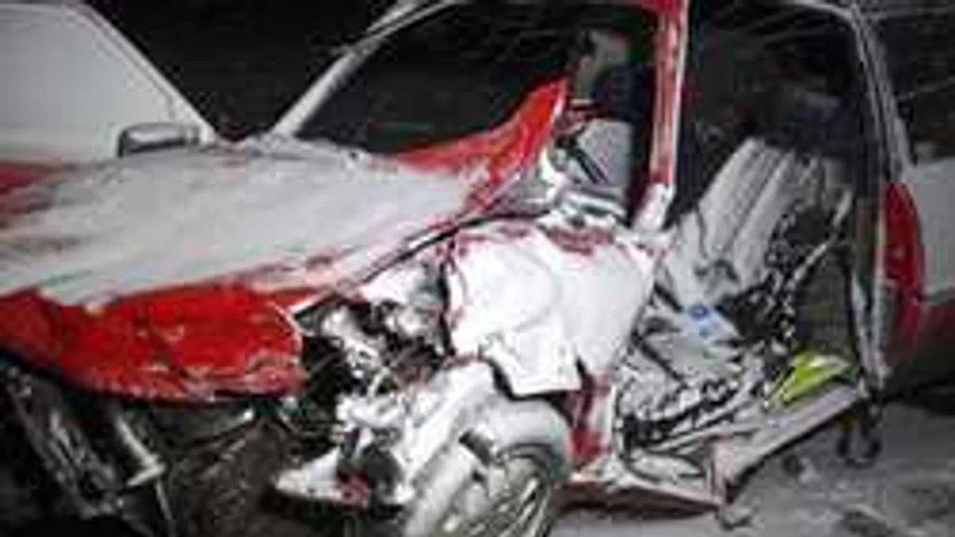 Megrázó helyszíni fotók: esélye sem volt a sofőrnek Kerekegyházán