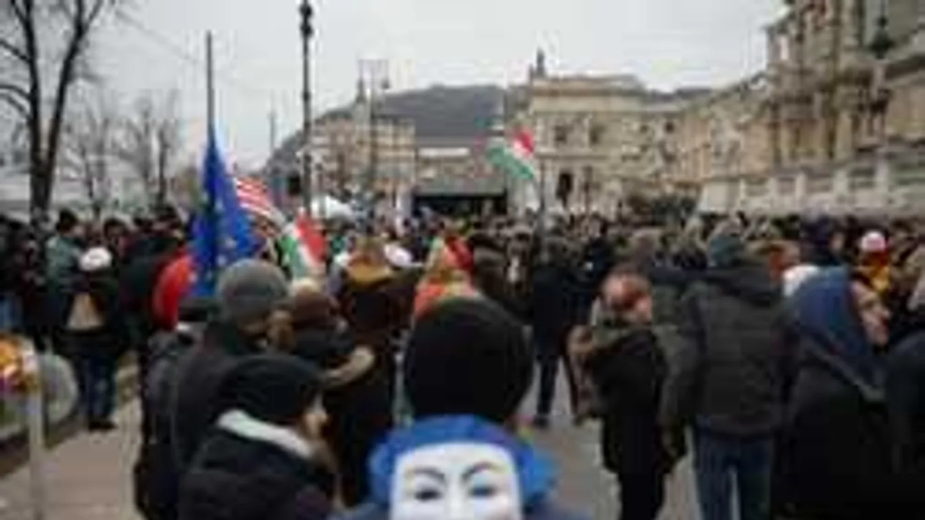 Tüntetgettek és erőszakoskodtak szombaton