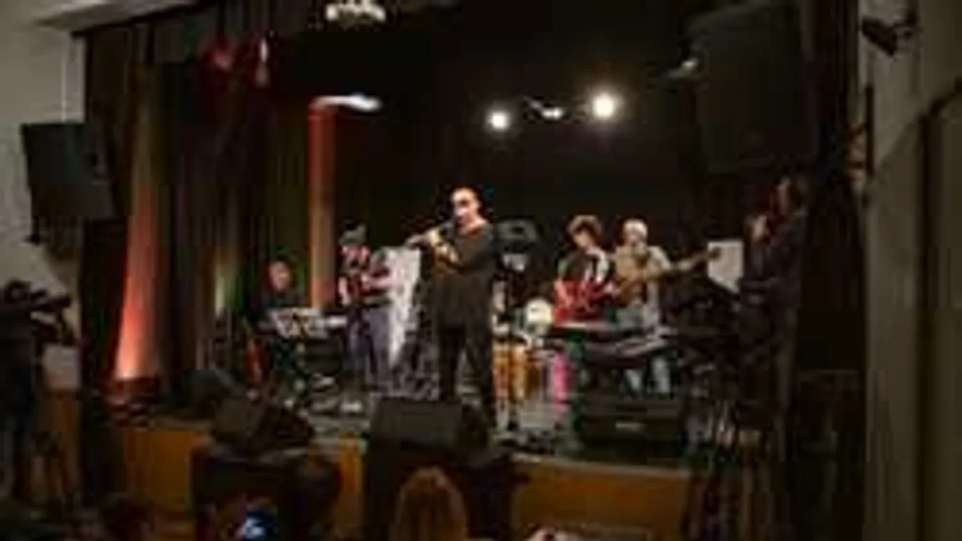 Sztárparádé a fél évszázados Mini-klubban