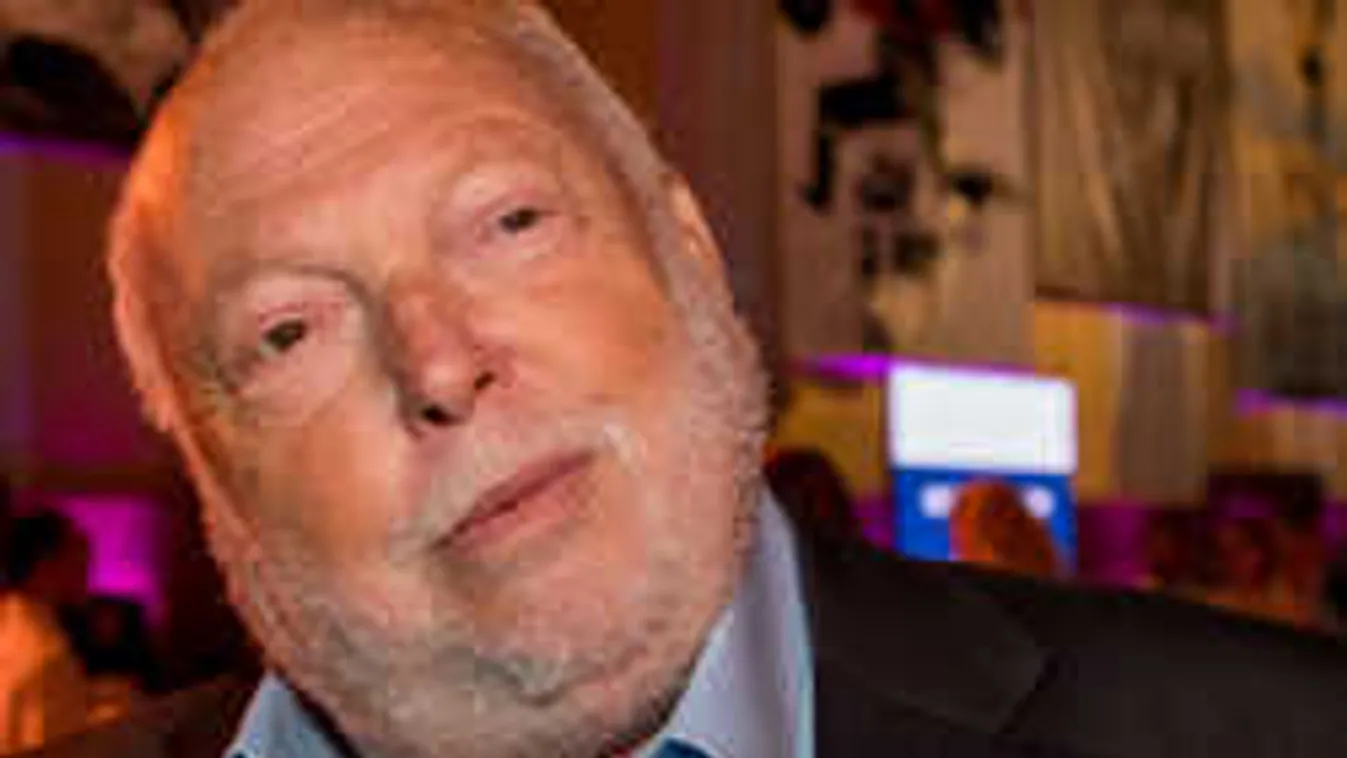 Most jelentették be: itt temetik el Andy Vajnát