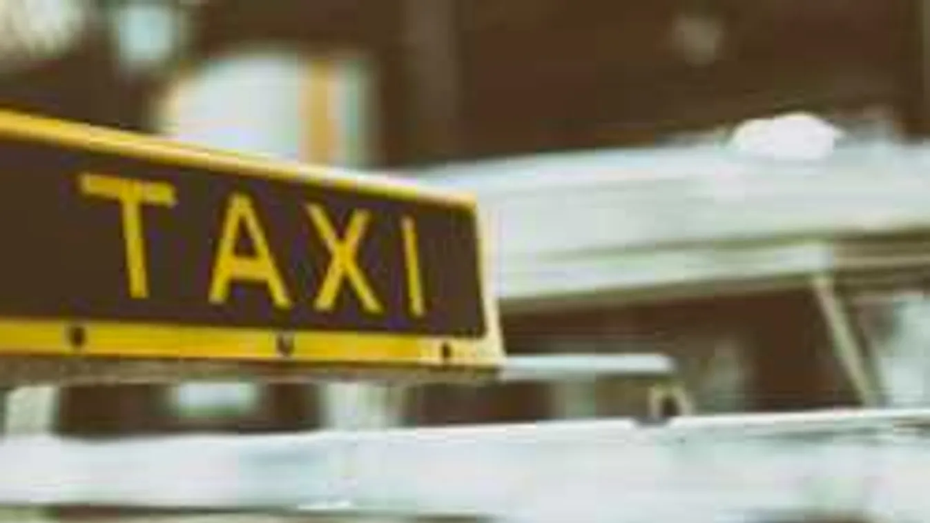 Botrány a budapesti buszmegállóban: utasok előtt pofozkodtak a sofőrök