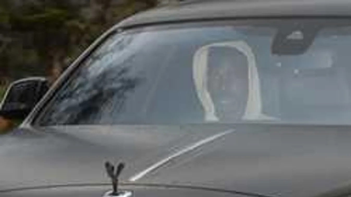 Világsztár Rolls Royce-a állt a mozgáskorlátozottak parkolóhelyén