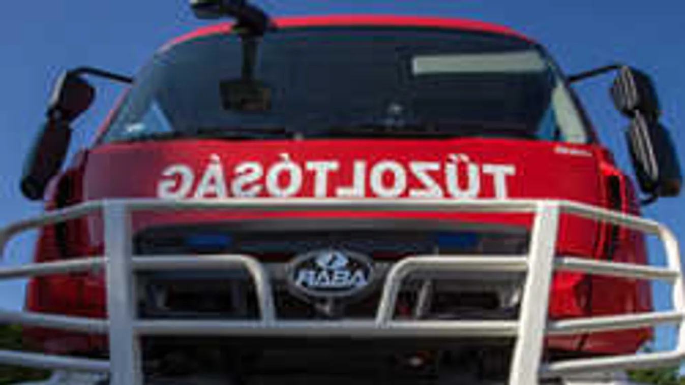 Rohannak a tűzoltók, hatalmas karambol történt az M3-as autópályán