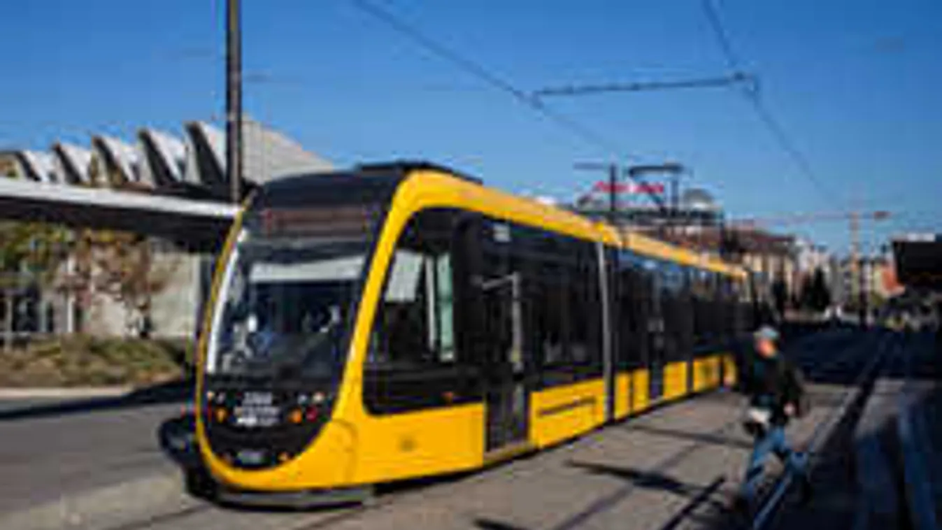 Durva baleset, villamossal ütközött egy autó a XI. kerületben