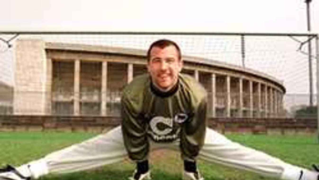 Hajmeresztő fotóval üzent hadat Király Gábornak a világsztár