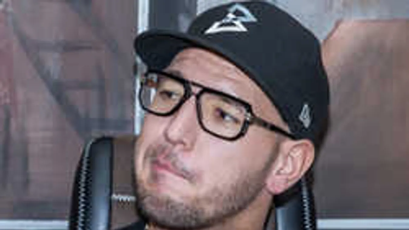 Ittasan okozott balesetet Curtis menyasszonya, büntetőeljárás indult