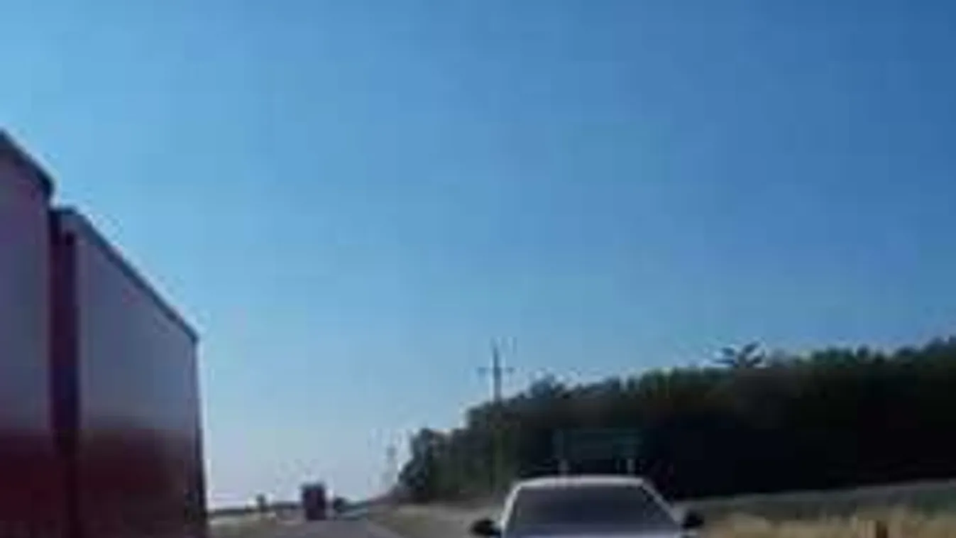 Kapaszkodj, így előzött az ámokfutó Győrnél! - videó