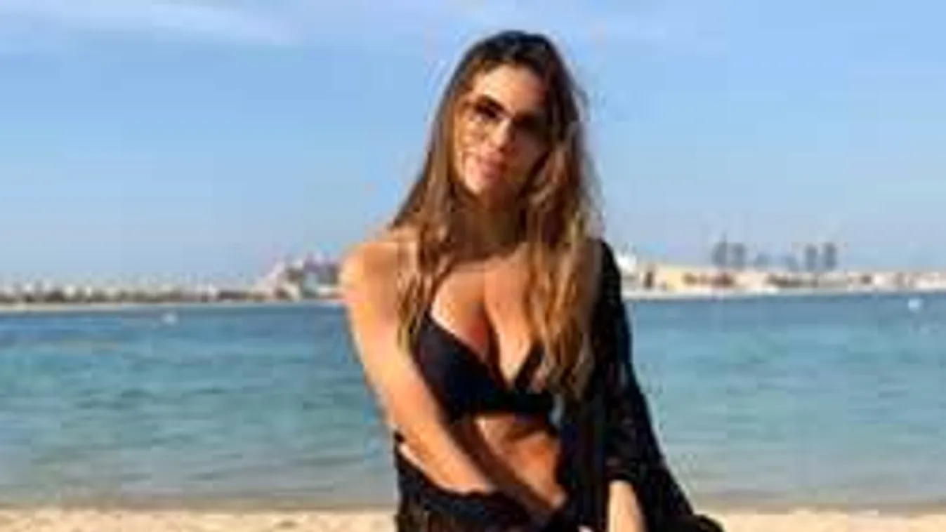 Igazi bombázót, dögös újságírónőt szeret a sztárfocista